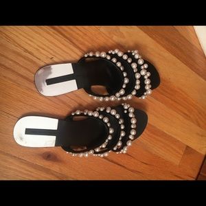 Pearl sandals😍
